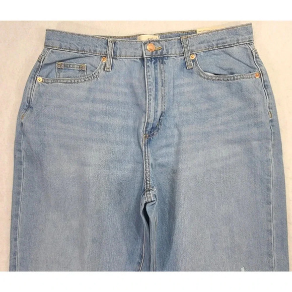 Universal Thread Boyfriend Jeans Women's 6 Light Wash Raw Hem Distressed New - Picture 4 of 8